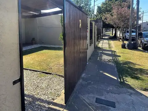 Casa 5 ambientes con 2 baños