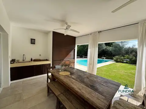 Casa 10 ambientes con 4 baños