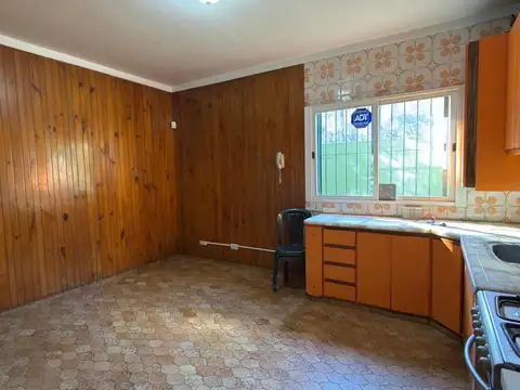 Casa 3 ambientes con 2 baños