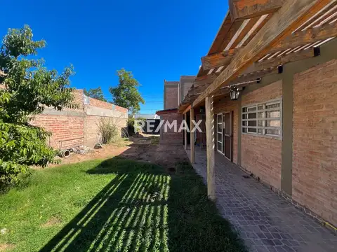 Casa 6 ambientes con 2 baños