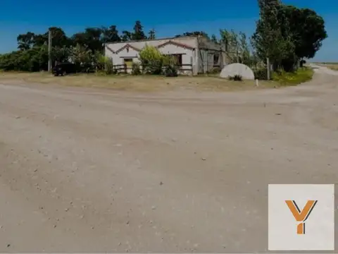 Casa en venta - 3 Dormitorios 3 Baños - 1.500Mts2 - Tornquist