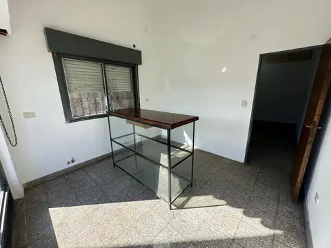 Local en Alquiler en Luis Guillon, $ 600.000