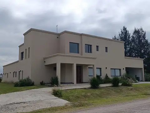 casa en venta 5 ambientes en barrio cerrado LAS CLANDRIAS CAMPANA
