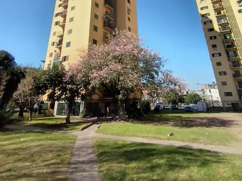 DEPARTAMENTO 2 DORM. "TORRES AMARILLAS". C/ESTACIONAMIENTO