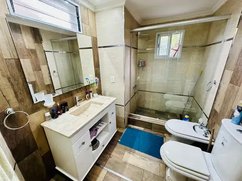 Casa en Alquiler con 3 cocheras