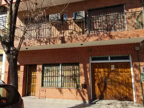 PH 5 ambientes al frente con garage, patio y terraza - Villa Urquiza