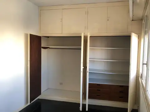 Chacabuco 24. Dto. 4 amb. 2 baños al frente. Avellaneda