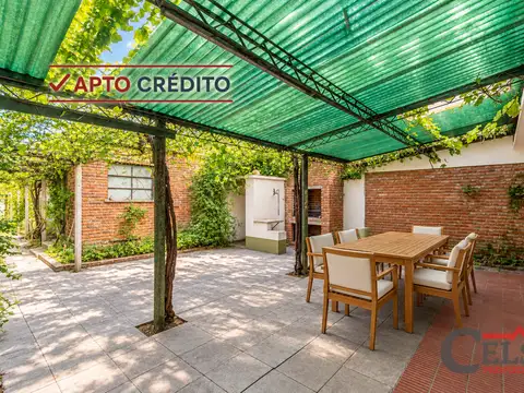 Casa luminosa de 3 ambientes con jardín y galería en Jáuregui