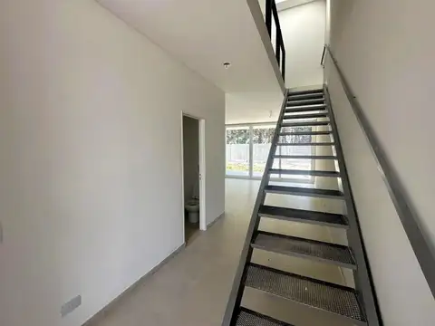 Casa 5 ambientes con 3 baños