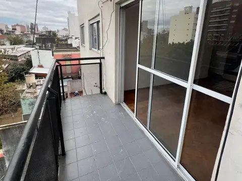 VENTA DEPARTAMENTO TRES AMBIENTES SAN MARTIN CENTRO