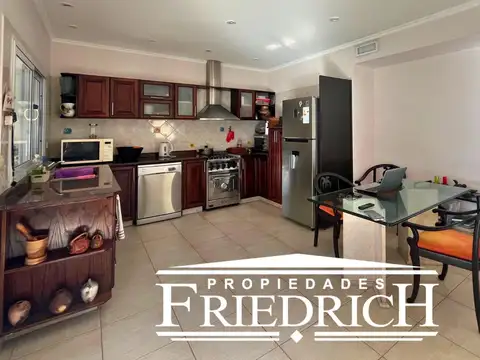 Casa en Venta con 2 cocheras