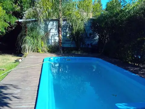 Hermosa casa 3 ambientes con quincho y pileta