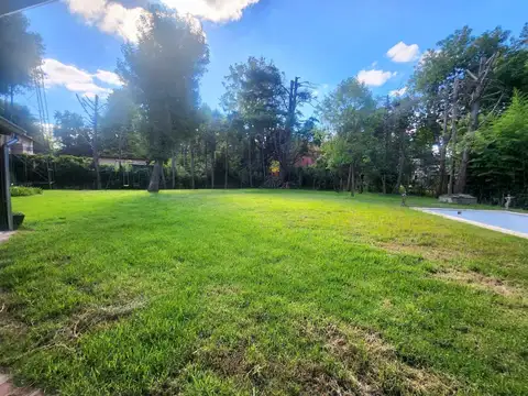 Casa 8 ambientes con 3 baños