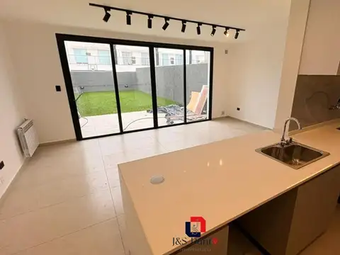 Casa 4 ambientes con 3 baños