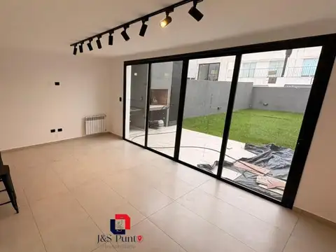 Casa en Venta con 4 cocheras
