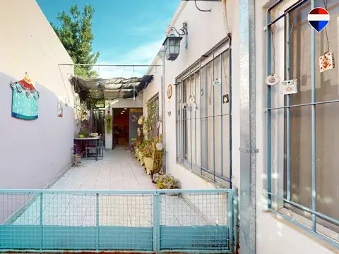 Casa en Venta con 2 cocheras