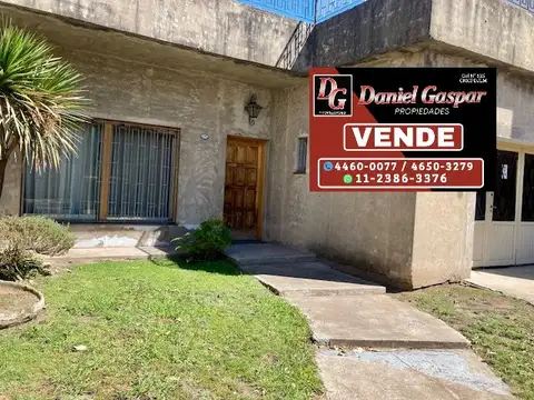 VENTA – CASA 4 AMBIENTES EN LOTE PROPIO – 330 M2 TOTALES