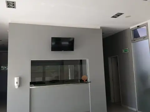 Local Comercial en alquiler  totalmente equipado . Ideal consultorios .