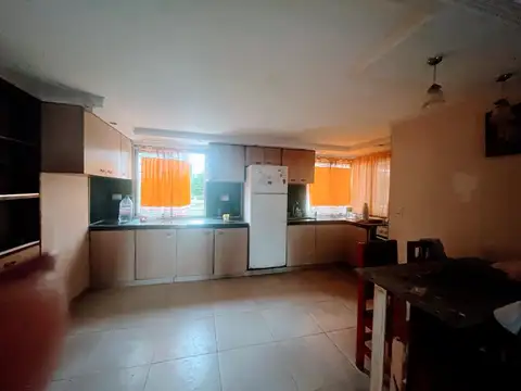 Casa 5 ambientes con 2 baños