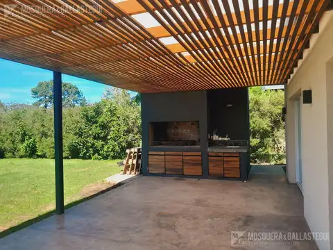 Casa en Venta con 6 cocheras