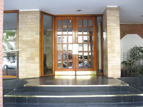 Dueño Alquila 2 Ambientes Hermoso Edificio, Excelente Ubicación y Estado, Muy Luminoso