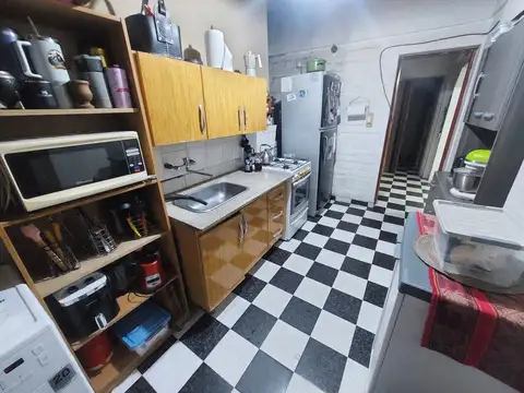 VENTA CASA + DPTOS A REFACCIONAR