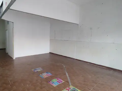 Local Comercial en Alquiler sobre Av. Bartolomé Mitre – Sarandí (Zona Viaducto)
