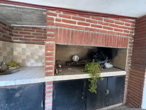 VENTA CASA 2 DORMITORIOS CON PILETA EN ROLDAN