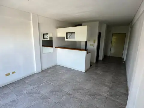 Departamento en Alquiler en Villa Ballester, $ 420.000
