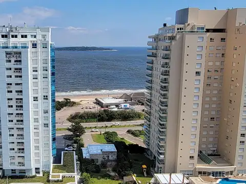Departamento en Alquiler Temporal en Playa Mansa, USD 7.000