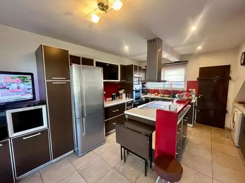 Casa 4 ambientes con 3 baños