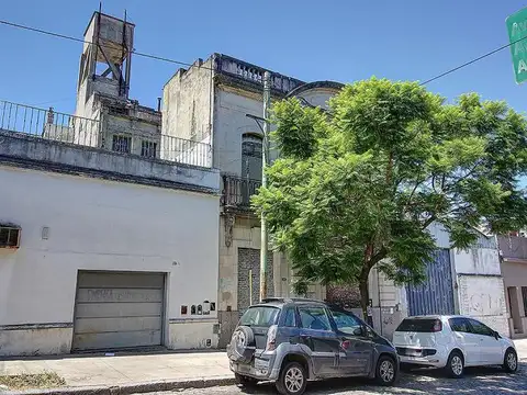 Excelente inmueble con salida a 2 calles de 17,30 mt lineales de frente, Fact constructiva 6.200m2