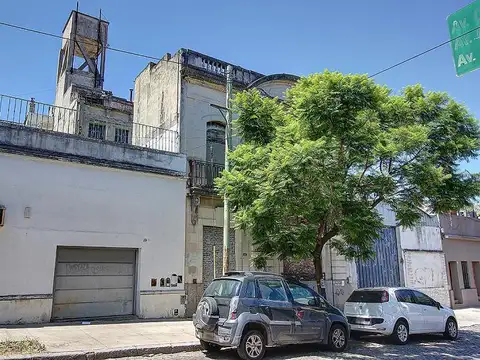 Excelente inmueble con salida a 2 calles de 17,30 mt lineales de frente, Fact constructiva 6.200m2