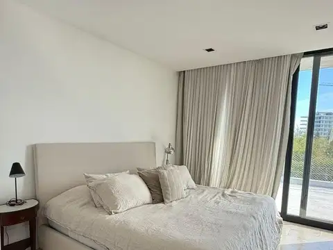 Casa en Alquiler Temporal con 2 cocheras