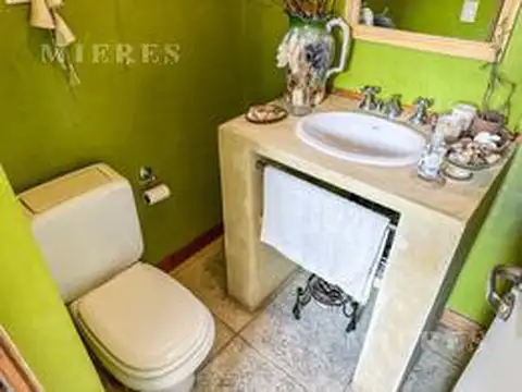 Casa en Alquiler con 2 cocheras