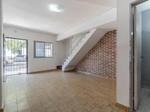 Depto Tipo Casa en Venta en Chacarita, USD 105.000