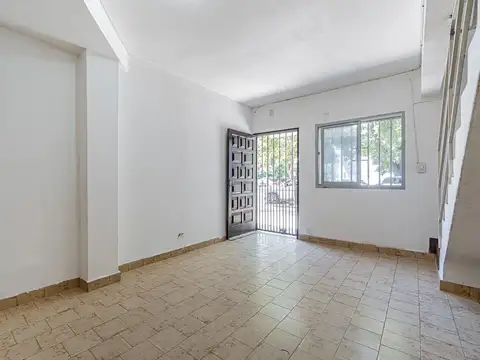 VENTA, PH DE 3 AMBIENTES CON COCHERA CUBIERTA EN VILLA CRESPO