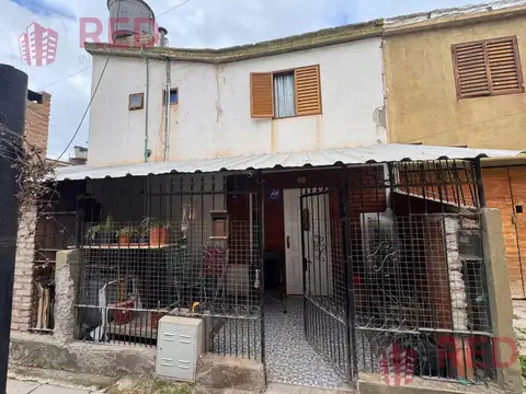 VENDE CASA DE 3 DORMITORIOS EN CENTENARIO