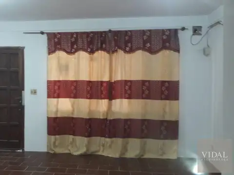 Casa 6 ambientes con 2 baños