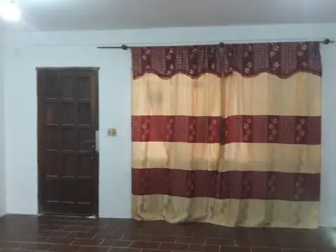Casa 6 ambientes con 2 baños