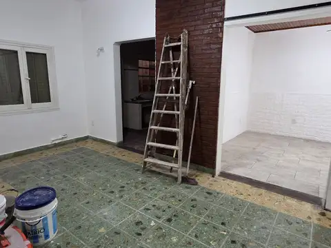 Depto Tipo Casa en Alquiler en Caseros, $ 590.000