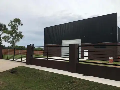 GALPON EN VENTA  800 m² CUBIERTOS SOBRE LOTE 3.750 m²