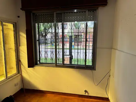 CASA CON PATIO