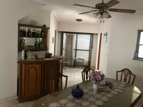 CHATET 4 AMB - GARAJE - FONDO - SOBRE  LOTE 8,66 X 27