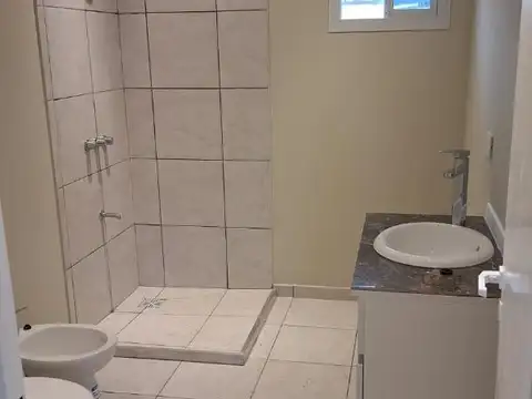 SE VENDE CASA DE 3 DORM EN VILLA DEL LAGO - EXCELENTE VISTA