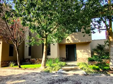 Casa en Venta en Countries y Barrios Cerrados en Guaymallen, USD 300.000