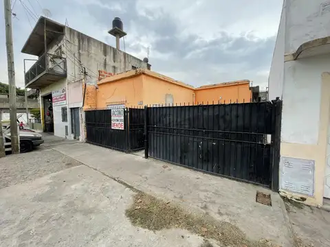 Av. Lamadrid nº 1.783  entre Dante Hipólito Lugo y 164