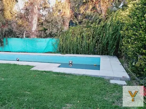 Casa en Venta con 2 cocheras