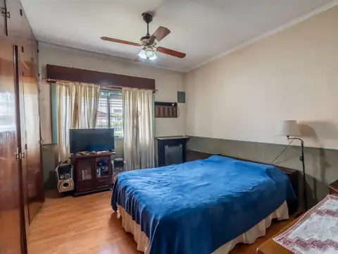 VENTA CASA 3 AMB PATIO / JARDIN BERNAL OESTE
