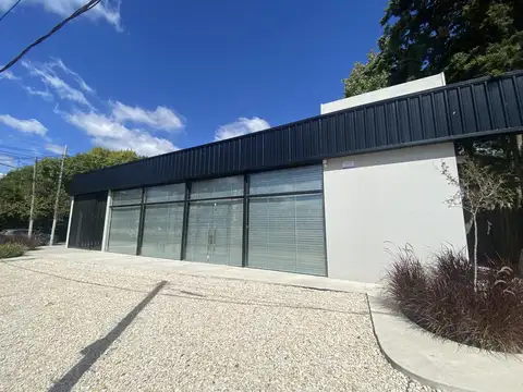 Excelente local a estrenar en arteria principal de City Bell